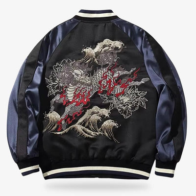 Broderie détaillée d'une veste sukajan aux motifs traditionnels japonais