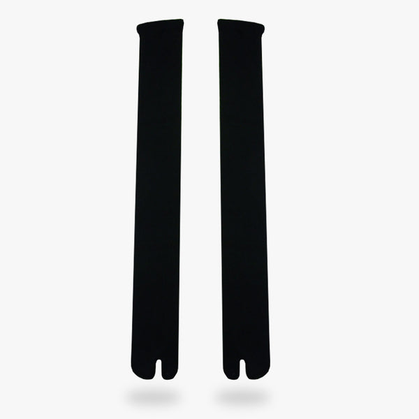 Une paire de chaussette japonaise femme haute de couleur noire