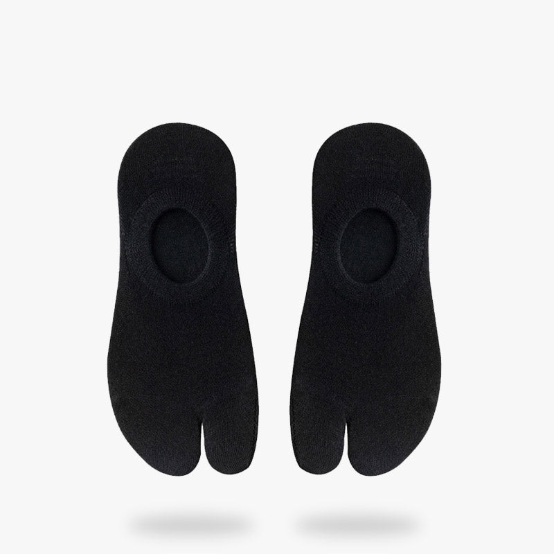Une paire de chaussette japonaise pour tong. Ces chaussettes à doigts sont de couleurs noires