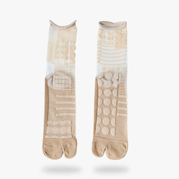 Deux chaussettes japonaises pour femme avec une partie transparente sur le coton