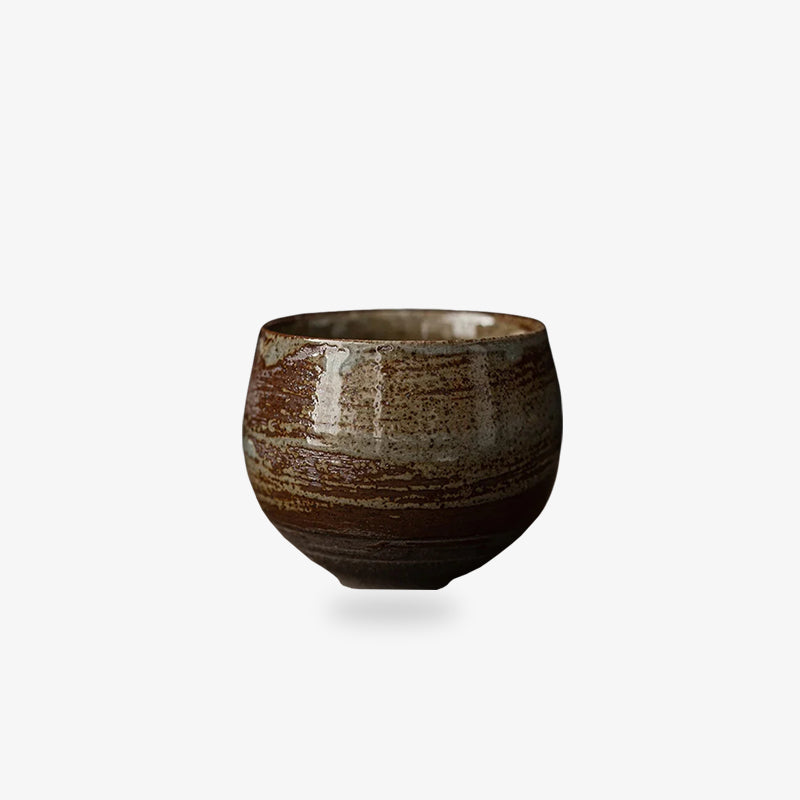 Chawan en céramique fabriqué avec un savoir-faire japonais, idéal pour ajouter une touche de tradition à vos rituels du thé