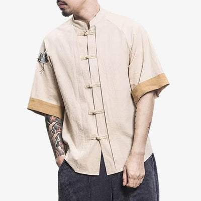 Chemise japonaise traditionnelle aux motifs et coupes inspirés de l'habit culturel, idéale pour une déclaration de style subtile mais pleine de sens
