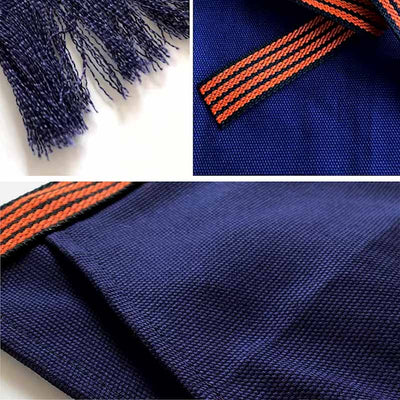 Tablier japonais Maekake en coton, gros plan sur le tissu et la finition artisanale