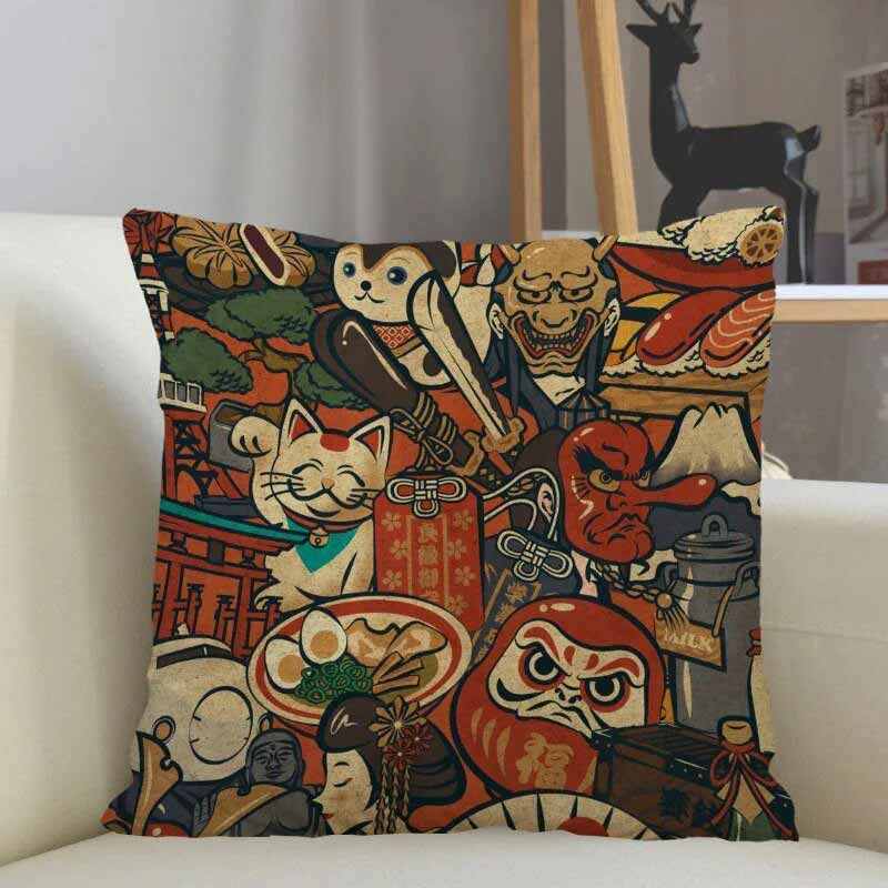 Un coussin avec des dessins style manga est posé sur un canapé de couleur beige