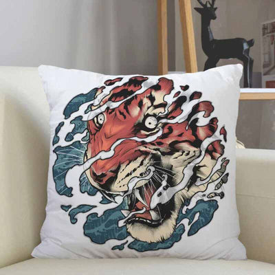 Un coussin japonais de couleur blanche avec un motif de tigre est posé sur un canapé blanc