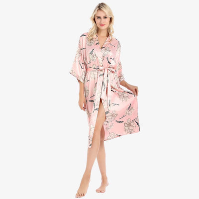 Ensemble pyjama japonais femme avec motif floral
