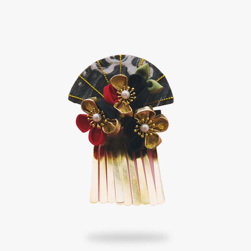 Trois fleurs en tissus Kanzashi avec un éventail