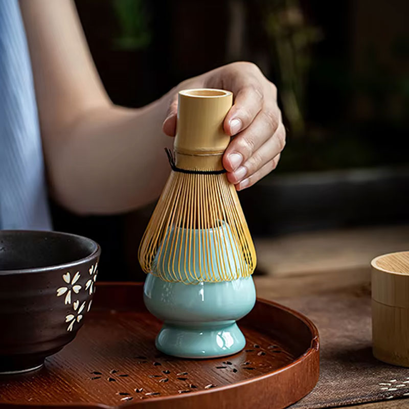 Fouet à thé vert japonais artisanal en bambou