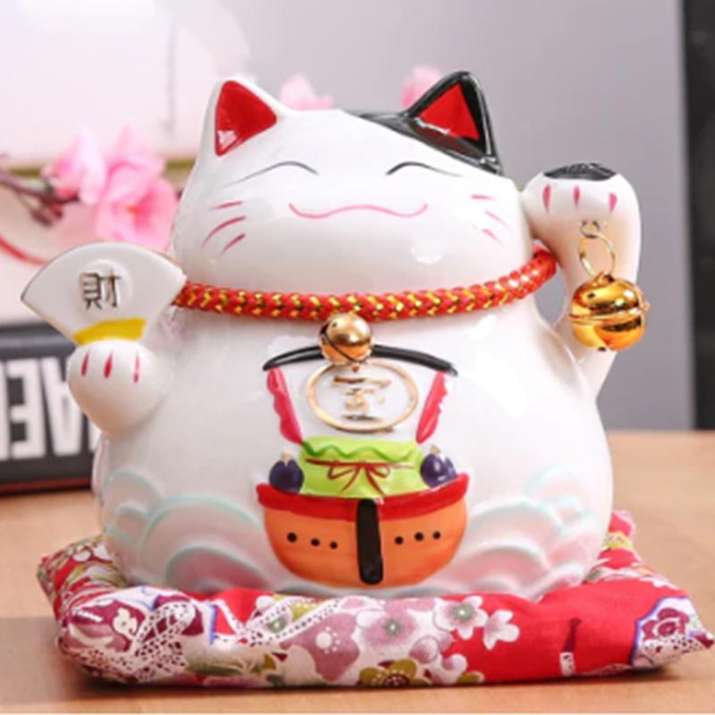 Un grand maneki neko japonais fabriqué en céramique. Porte bonheur japonais de chat
