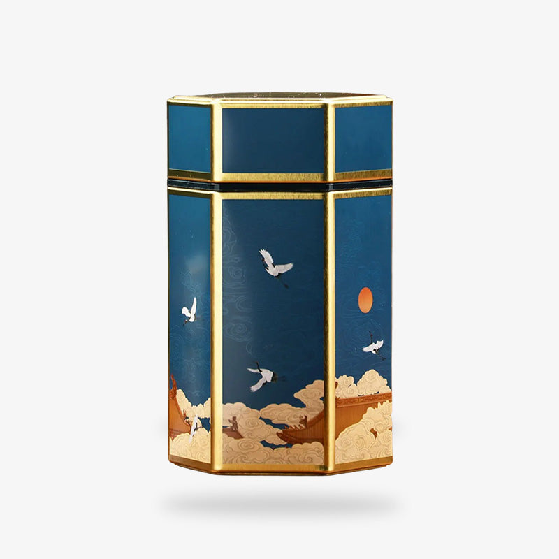 Une grande boite the japonais avec des motifs traditionnels décorent la matière de la boite