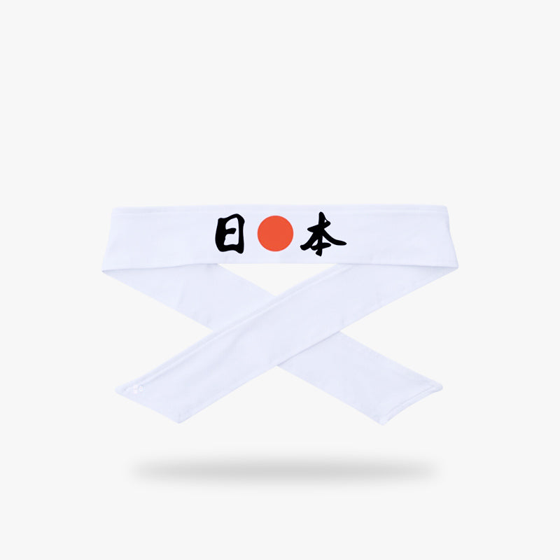 Un hachimaki bandeau japonais de couleur blanche avec des kanji noirs et un disque rouge symbole du pays du soleil levant