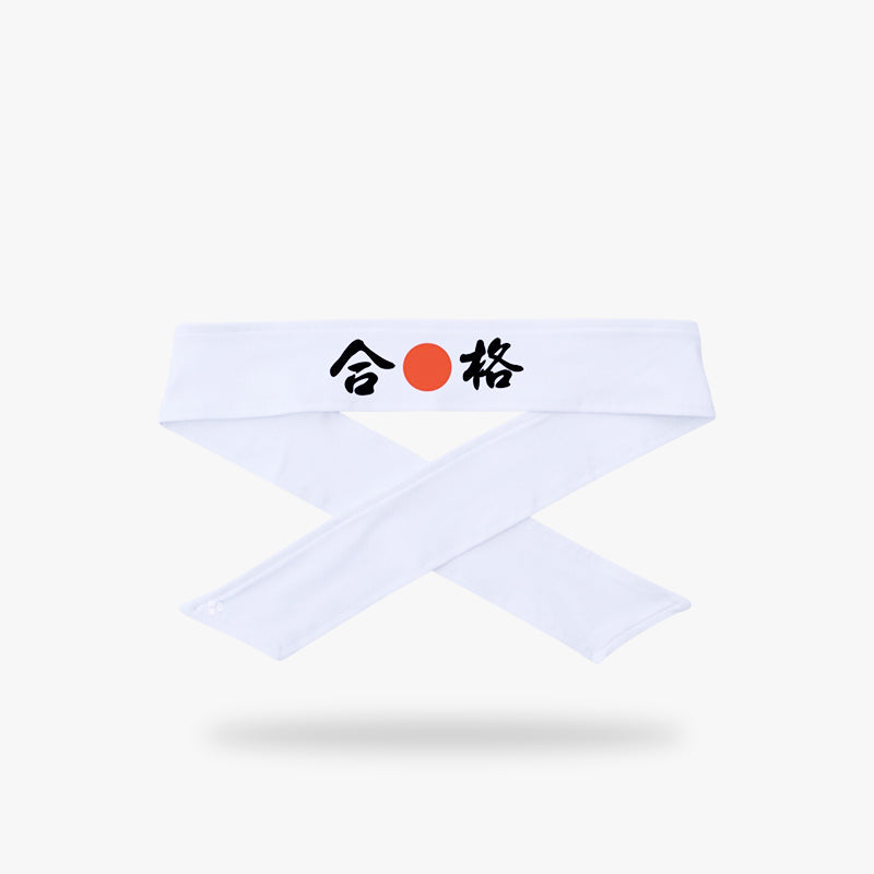 Un hachimaki gokaku de couleur blanc avec des kanji noir et un disque rouge symbole du pays du soleil levant