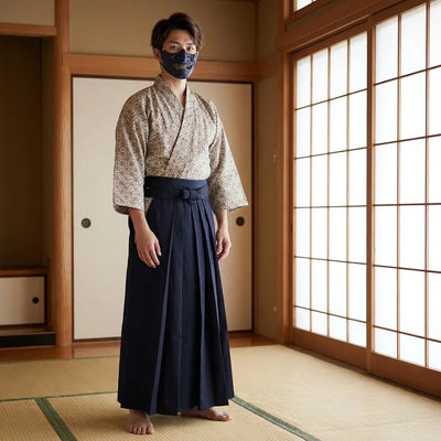 Hakama femme en coton porté avec un keikogi traditionnel