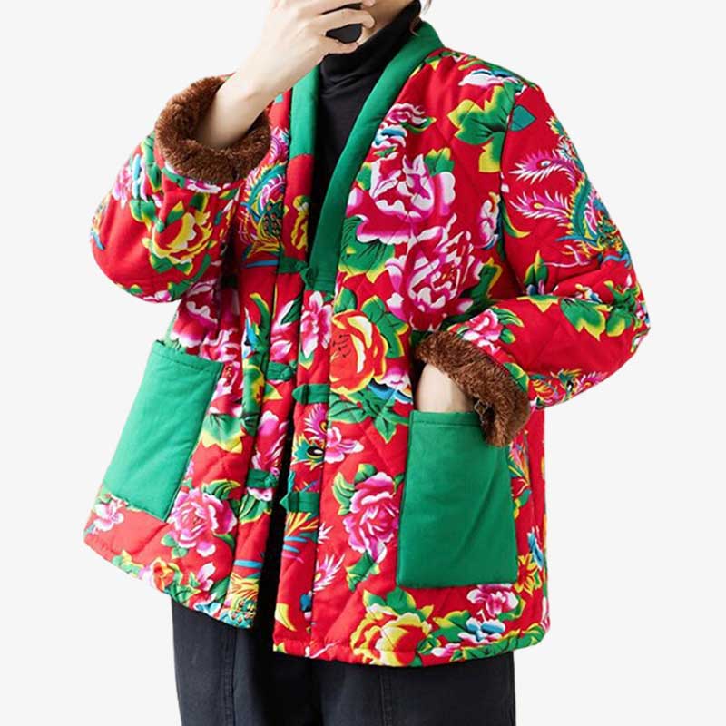 Ce manteau style japonais est un hanten fashion de couleur rouge avec des poches verts. Le manteau kimono femme se ferme avec des petits boutons à l'avant du hanten femme