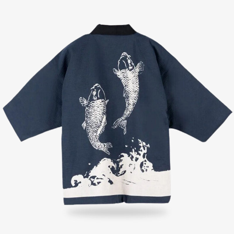 Un manteau japonais hanten homme avec deux carpes Koi de couleur blanches imprimés sur le dos de la veste bleu marine