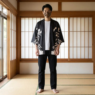 Haori Murasame porté par un homme dans une pièce japonaise traditionnelle, vue de face