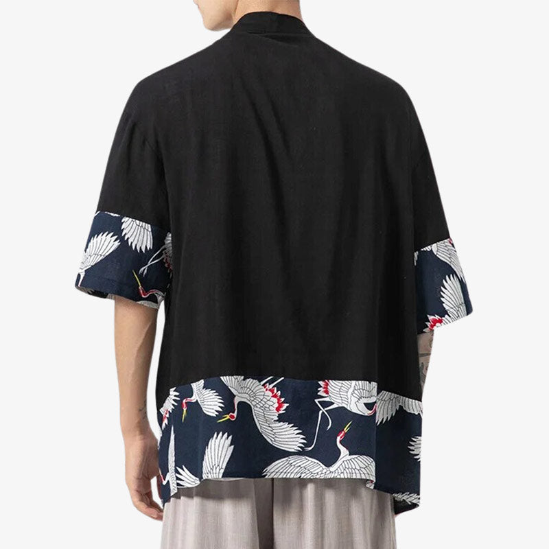 un homme de dos est habillé avec un haori kimono cardigan japonais