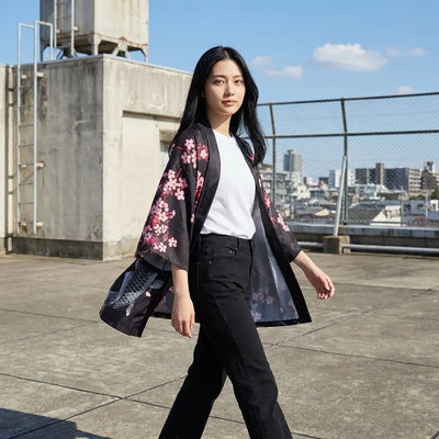 Haori koi et sakura photographié sur un toit-terrasse