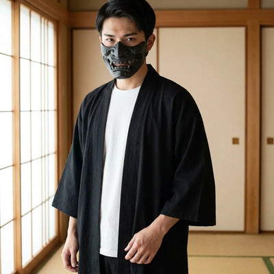 Haori noir homme vu de face, pans ouverts