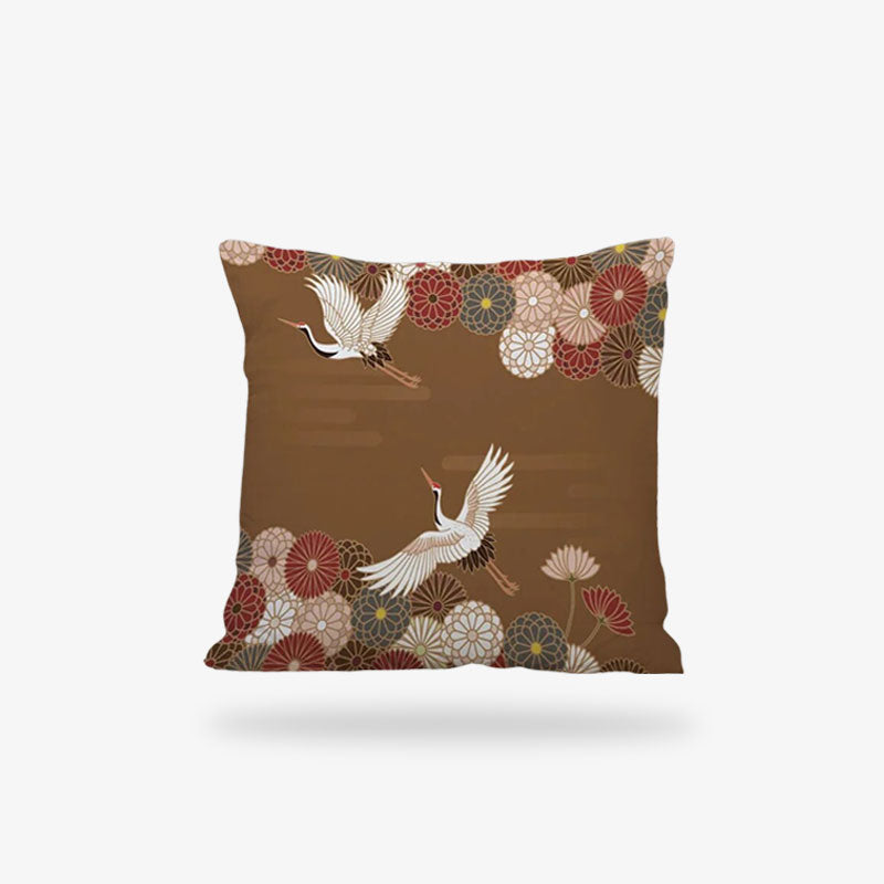 Une coussin-japonais rouge avec des motifs traditionnels de grues Tsuru et des symboles de fleurs de sakura