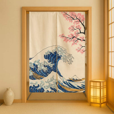 Rideau noren inspiré de Hokusai suspendu à une porte