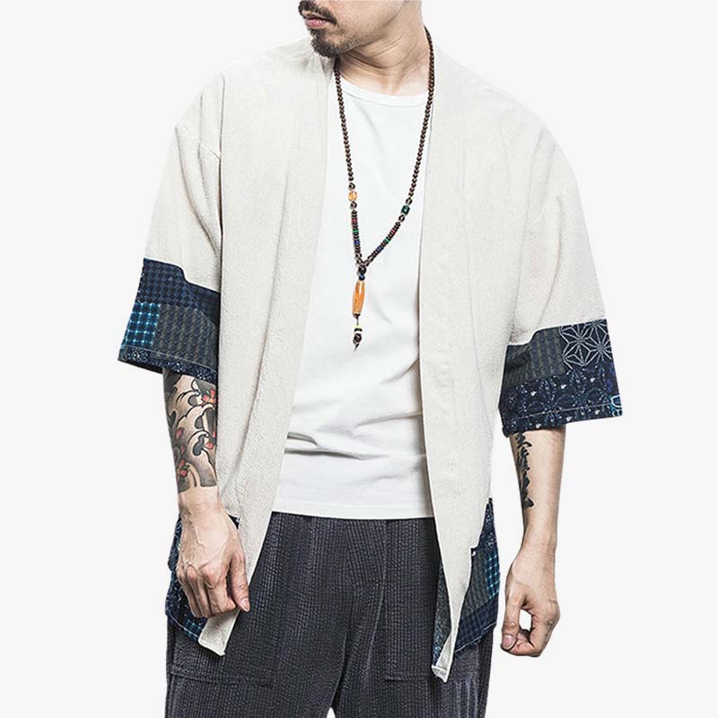Ce vêtement japonais homme est un kimono cardigan court avec des manches imprimés de longueur trois quarts. La partie supérieure de la veste haori est de couleur blanche. La matière de fabrication de la veste kimono est en coton et en lin de qualité