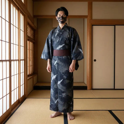 Kimono grue homme porté avec un pantalon sombre