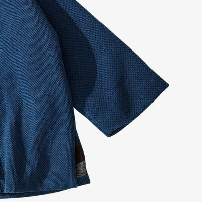 Veste kimono japonaise dans des tons indigo, artisanat intemporel