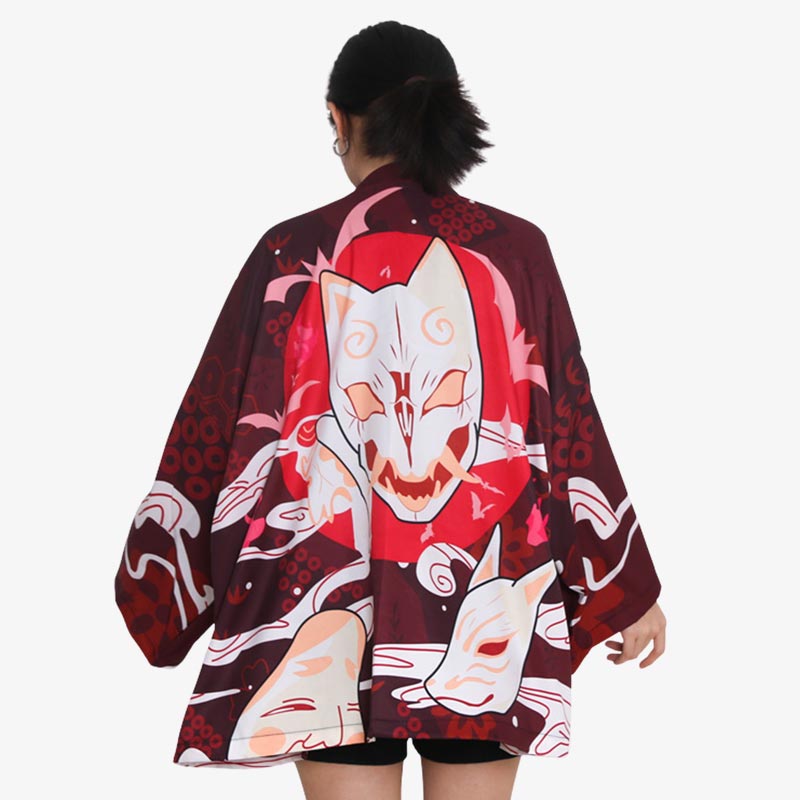 La veste kimono kistune avec un design de masque japonais, masque renard, masque no