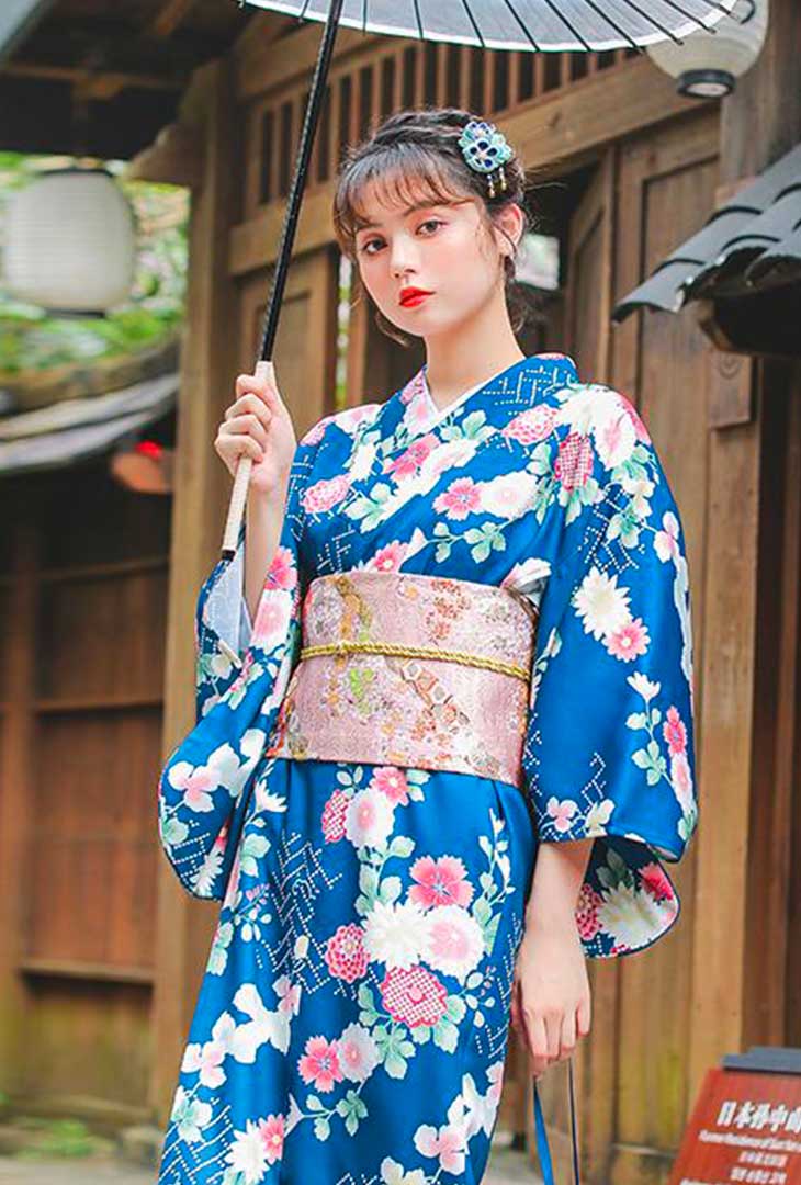 Kimono japonais fleuri pour occasion spéciale