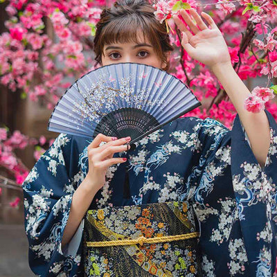 Kimono motif floral japonais traditionnel