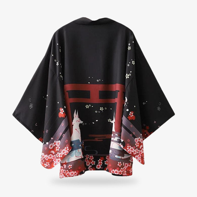Ce kimono offre un mélange unique de tradition et de fantaisie, mettant en valeur l'esprit renard légendaire dans un détail exquis.