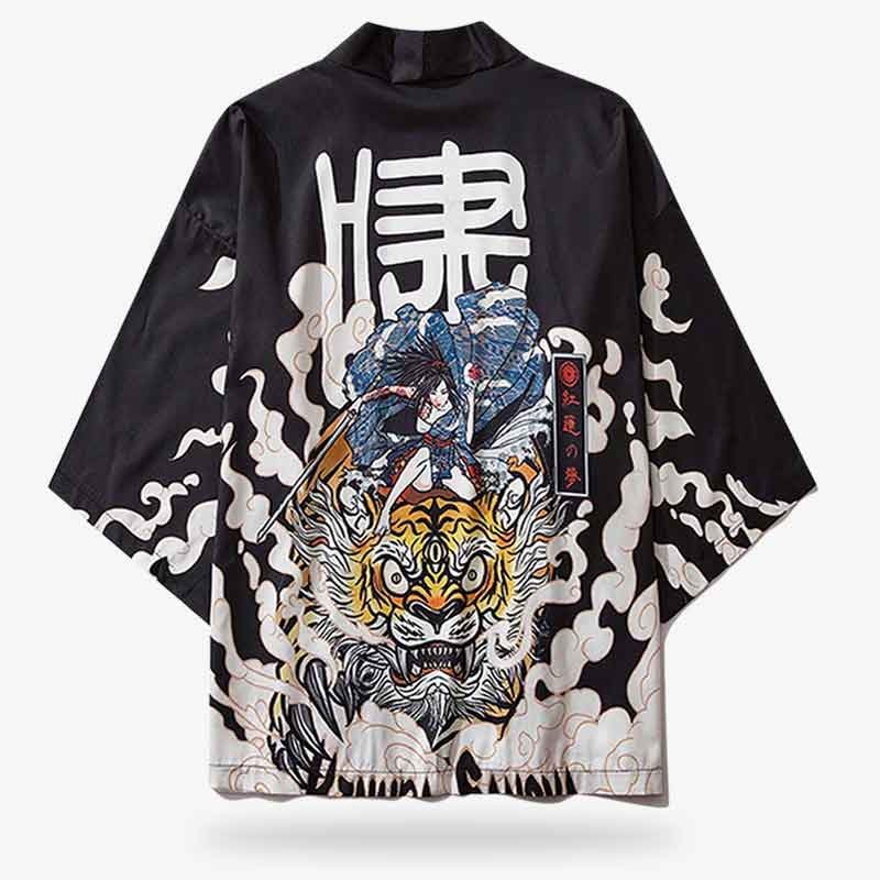 Kimono tigre samourai mettant en valeur des motifs félins symbolisant force et courage
