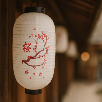 Lanterne chochin japonaise en papier avec motifs de sakura et kanji