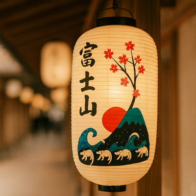 Lanterne japonaise extérieur décorative avec caractères kanji noirs et motif du Mont Fuji dans un décor traditionnel flouté