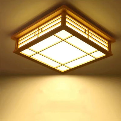 Plafonnier japonais moderne avec cadre en bois et panneaux translucides sur fond neutre