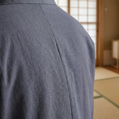 Gros plan sur le tissu et la manche du vêtement traditionnel japonais