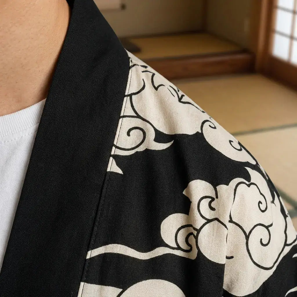 Gros plan sur le tissu et la manche du haori jacket tsuru