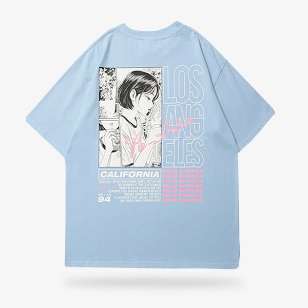Cet habit ample est un manga tee shirt avec un imprimé de dessin de fille japonaise. La couleur du tissu coton est bleue