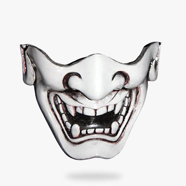 Ce masque de hannya Japon est un masque japonais traditionnel d'un esprit vengeur. Ce masque samouraï est sculpté avec des dents et des crocs