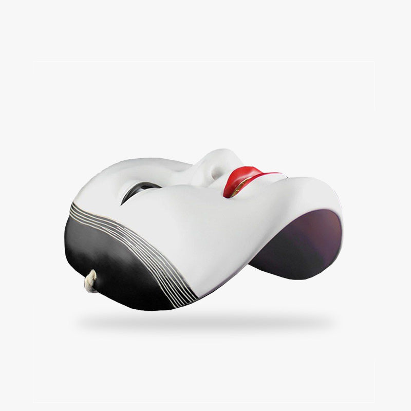 Ce masque japonais no blanc est fabriqué en résine. Ce masque de théâtre japonais est le visage d'une femme