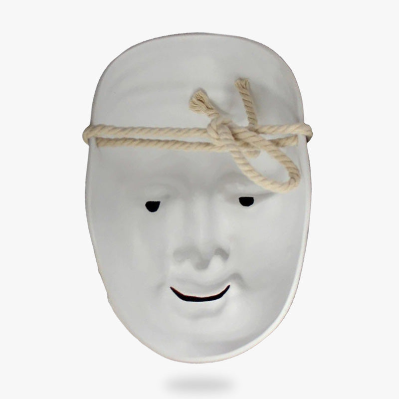 Ce masque no japonais est de couleur blanche. Une cordelette est fixé au masque pour que la taille soit réglable. Le masque japonais blanc est fabriqué en résine