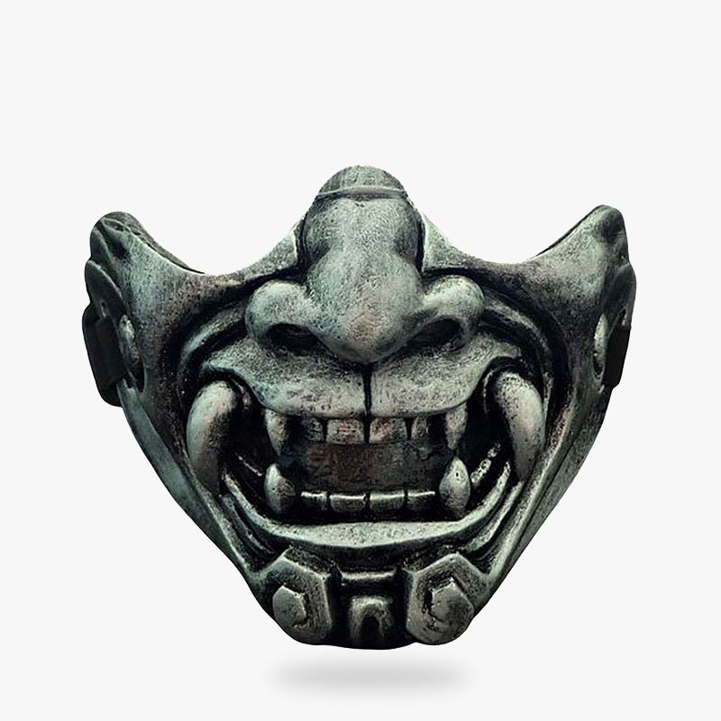 Masque oni samouraï au visage démoniaque avec dents apparentes, inspiré de l'armure du guerrier japonais