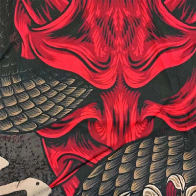 Motif irezumi de démon sur un kimono yokai imprimé d'un serpent et d'un Oni rouge