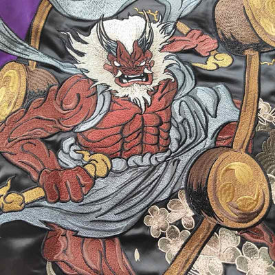 Motif Raijin brodé illustrant la puissance et l'énergie du folklore japonais