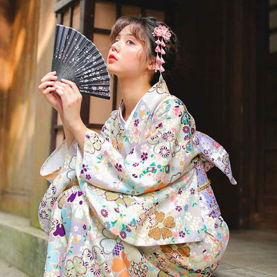 Motif sakura sur kimono japonais traditionnel