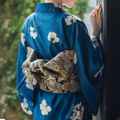 Motif grue Tsuru brodé sur une ceinture obi japonaise