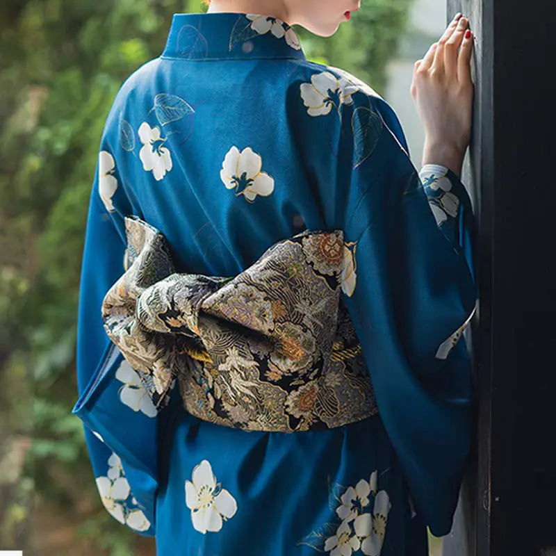 Motif grue Tsuru brodé sur une ceinture obi japonaise