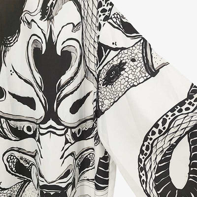 Veste avec masque Hannya, motif détaillé incarnant les éléments dramatiques et symboliques de la mythologie japonaise