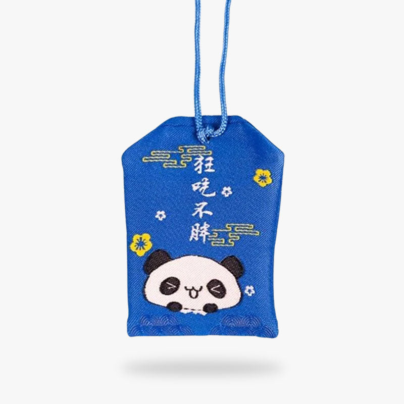 Un omamori Panda est un porte-bonheur japonais qui ressemble à un sac en tissu. Des kanji et un mignon animal kawaii sont brodés